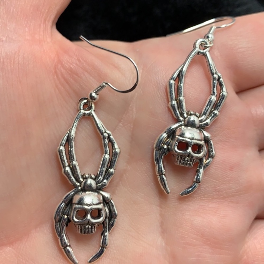 🖤🖤🖤Skull Spider Earrings